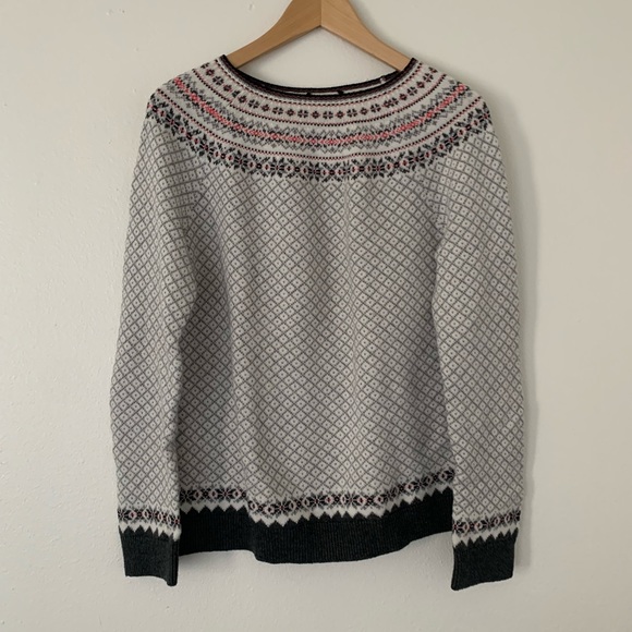 {SOLD} LOFT | Grey and White Fair Aisle Crew Neck Sweater with Pink Accent - Picture 4 of 4